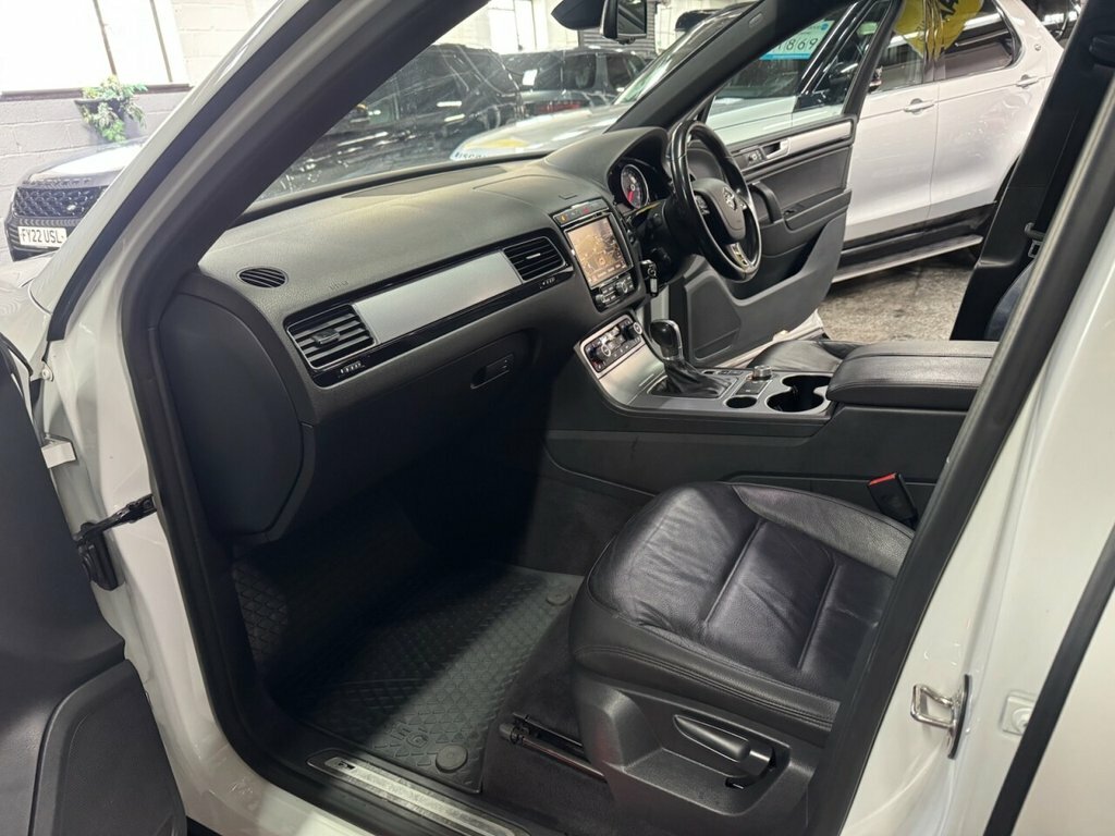 Volkswagen Touareg V6 R-line Tdi Bluemotion Technology 4Wd Black #34