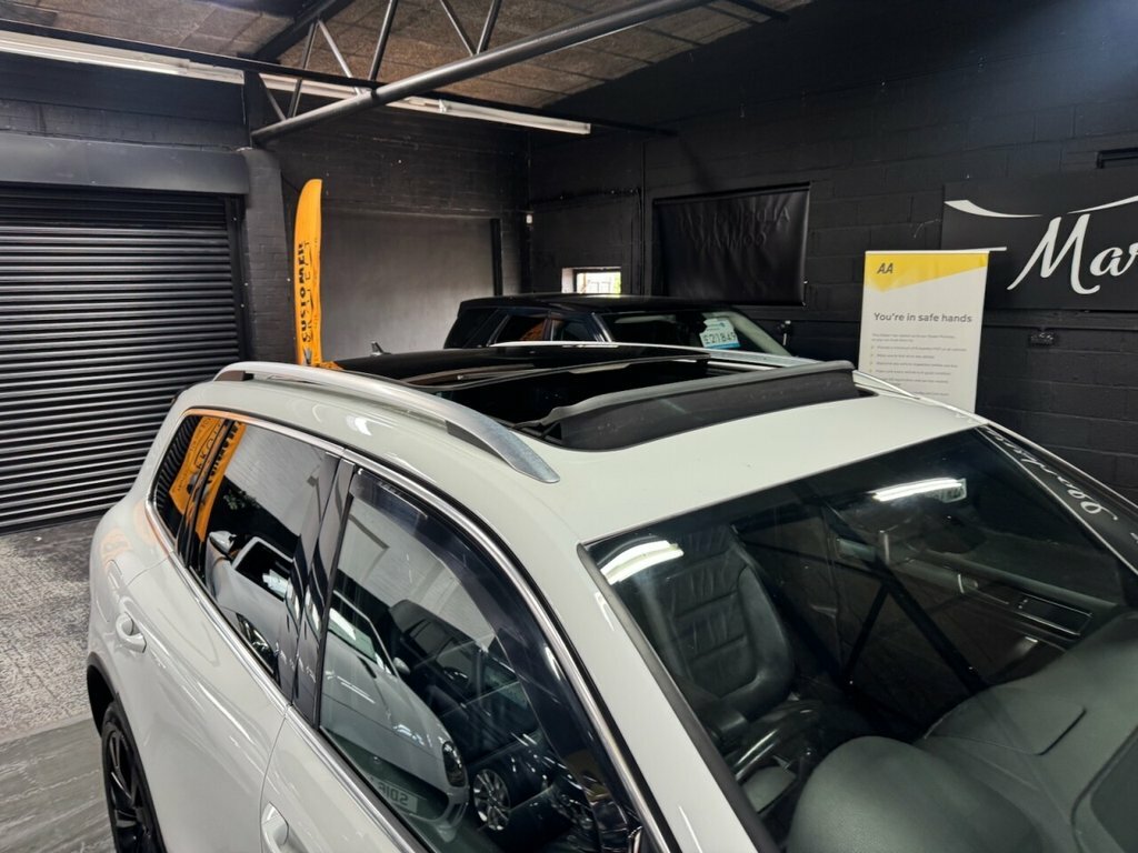 Volkswagen Touareg 3L R-line White #3