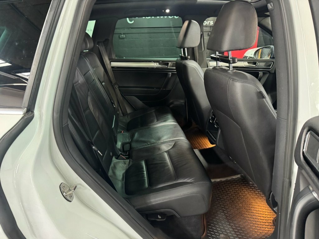 Volkswagen Touareg V6 R-line Tdi Bluemotion Technology 4Wd Black #27