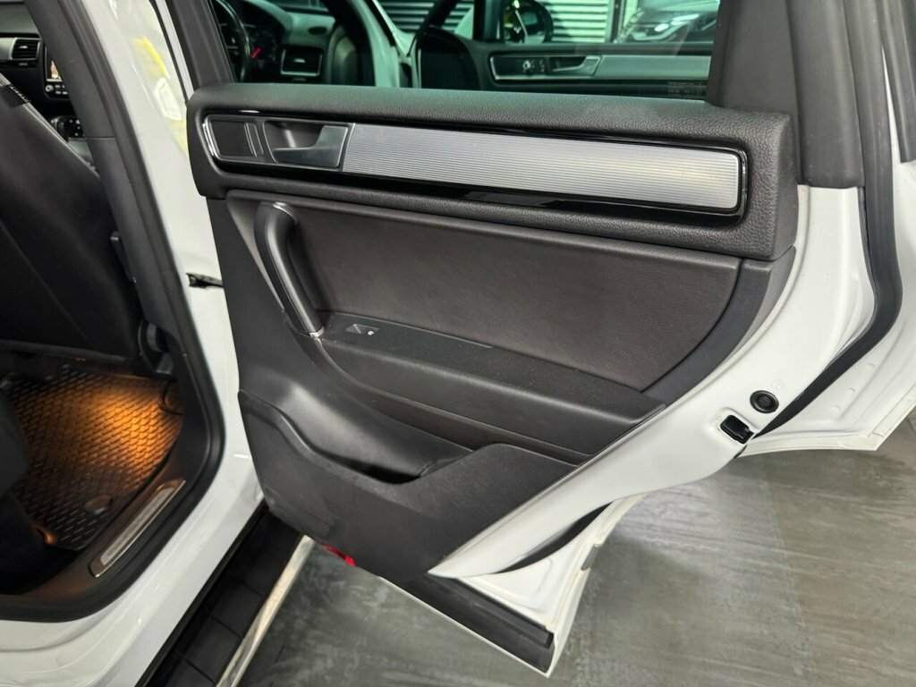 Volkswagen Touareg V6 R-line Tdi Bluemotion Technology 4Wd Black #26