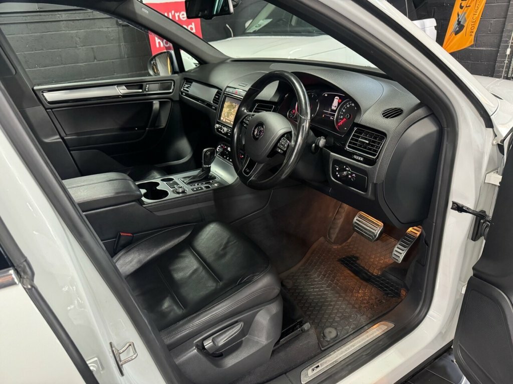 Volkswagen Touareg V6 R-line Tdi Bluemotion Technology 4Wd Black #16