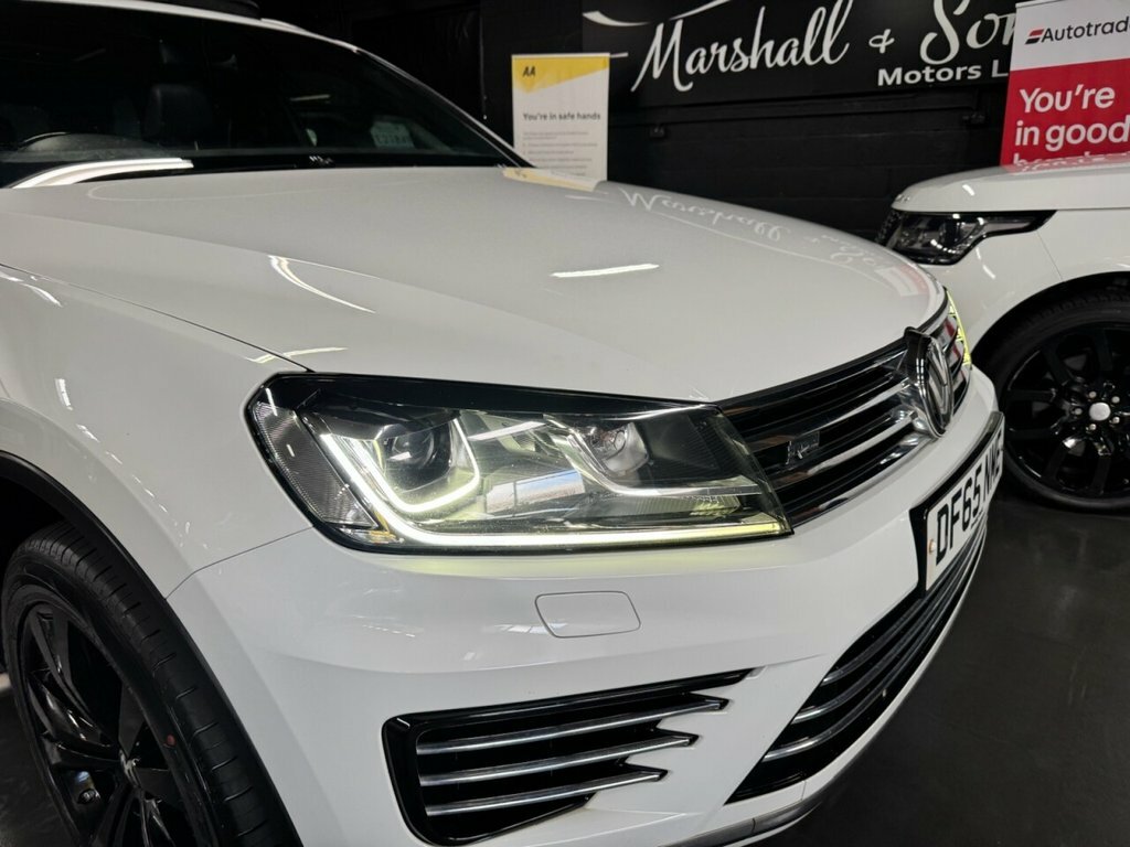 Volkswagen Touareg 3L R-line White #4