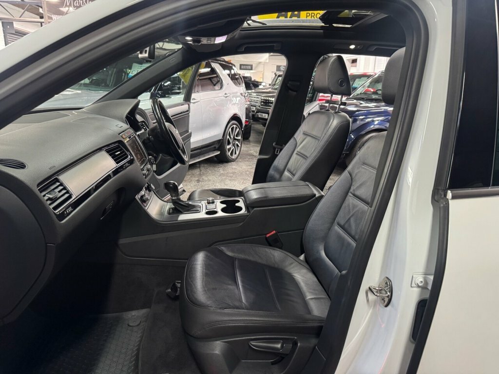 Volkswagen Touareg V6 R-line Tdi Bluemotion Technology 4Wd Black #36