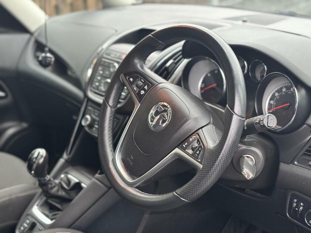 Vauxhall Zafira Tourer Exclusiv 5-Door Silver #17