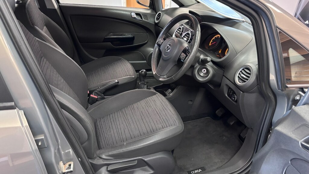 Vauxhall Corsa Excite White #4