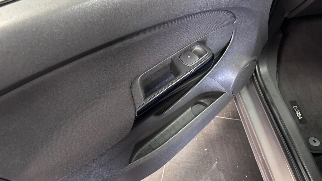 Vauxhall Corsa Excite White #18