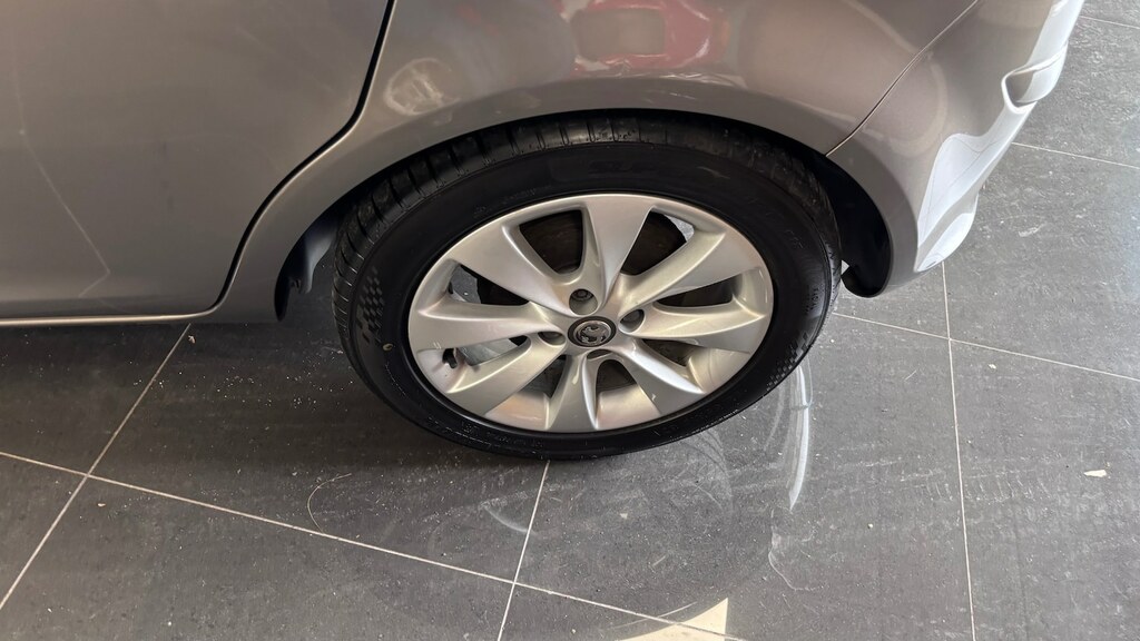 Vauxhall Corsa Excite White #12