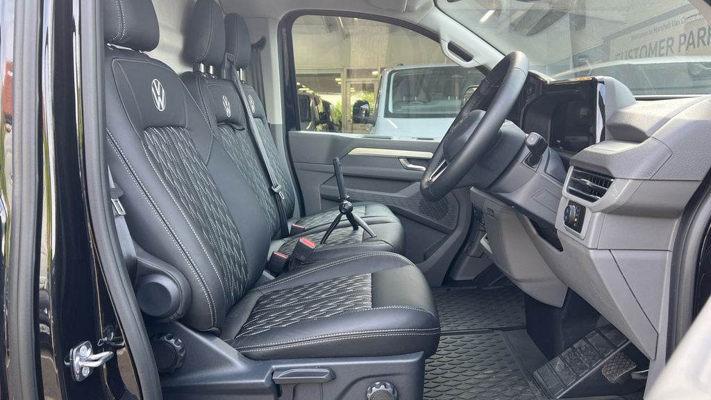 Volkswagen Transporter T32 Panel Van Commerce Pro Swb 170 Ps 2.0 Tdi 8Sp RK26OAE Black #2