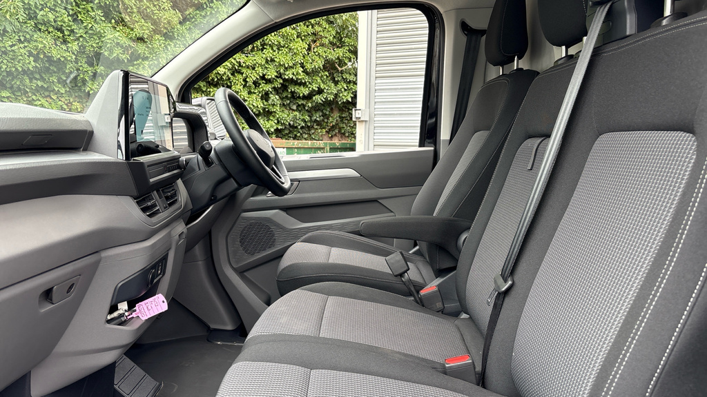 Volkswagen Transporter T30 Panel Van Commerce Pro Swb 170 Ps 2.0 Tdi 8Sp RK26OAJ Black #2