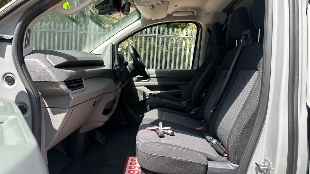 Volkswagen Transporter Transporter 2.0 Tdi 150 Commerce Pro Van KP26MVW Grey #2