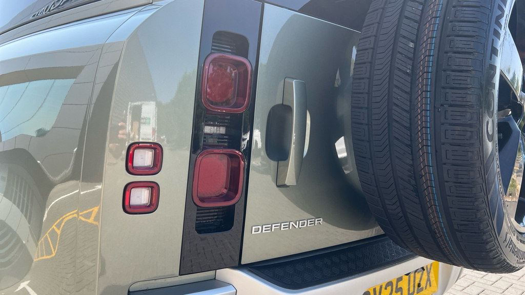 Land Rover Defender 3L X-dynamic Se Black #19