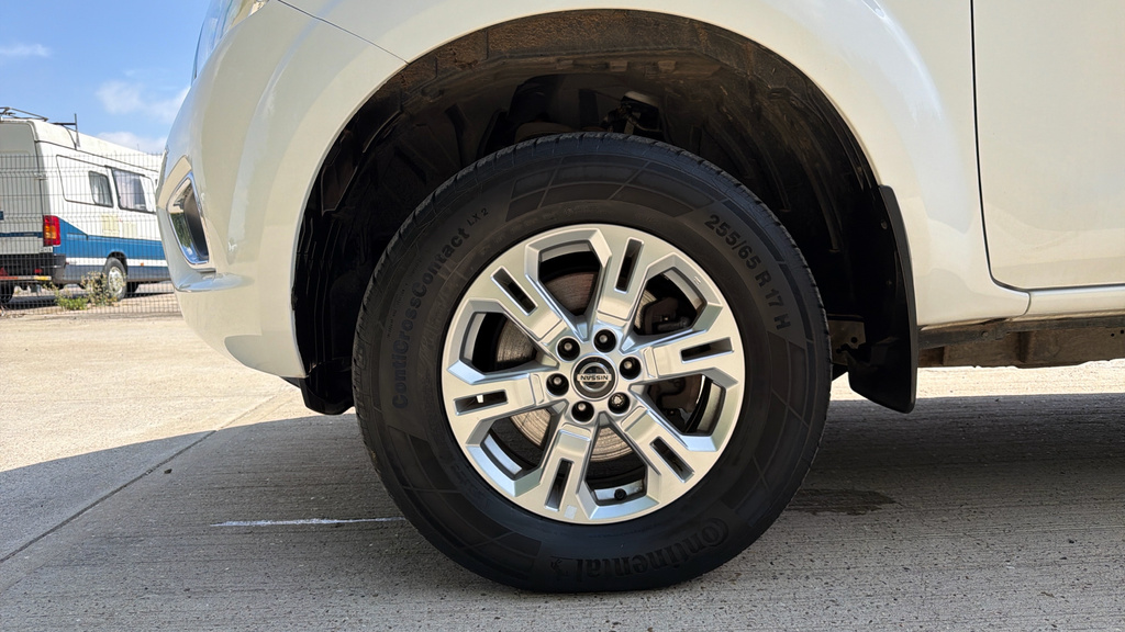 Nissan Navara Navara Double Cab Pick Up Acenta 2.3Dci 163 Tt 4Wd White #4