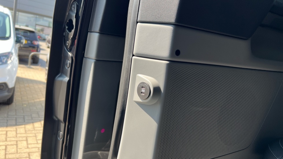 Ford Tourneo Custom Titanium White #68