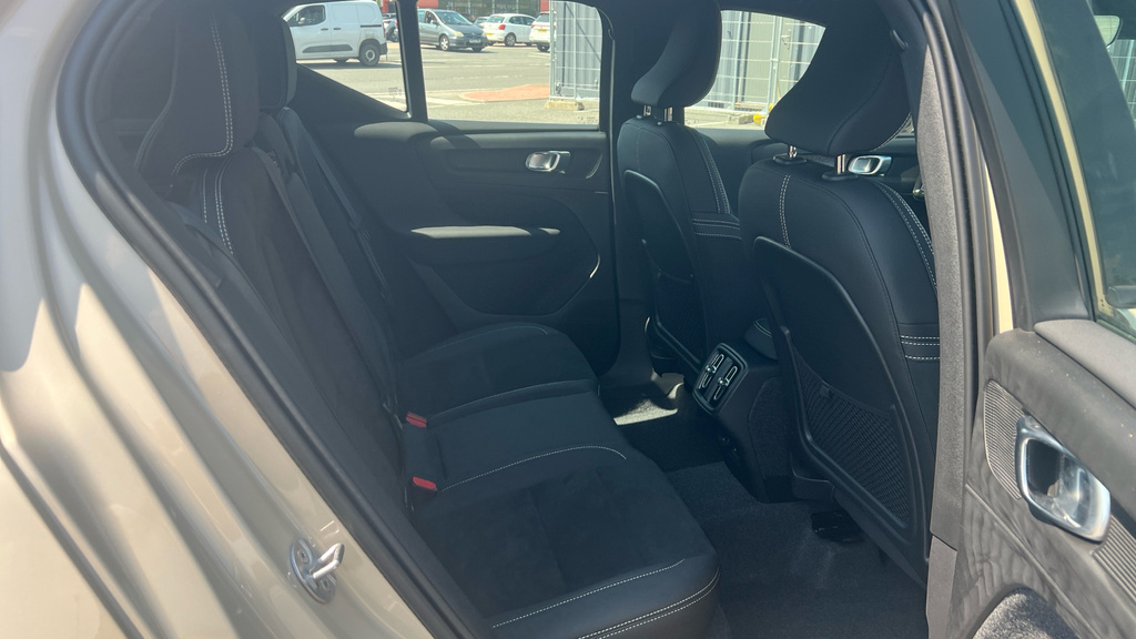 Volvo XC40 Xc40 2.0 B4p Plus Dark SV25UFR Gold #6