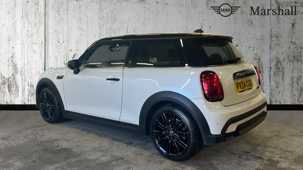 Mini Hatch Cooper 1.5 C Exclusive Level 2 FV24CGG White #2