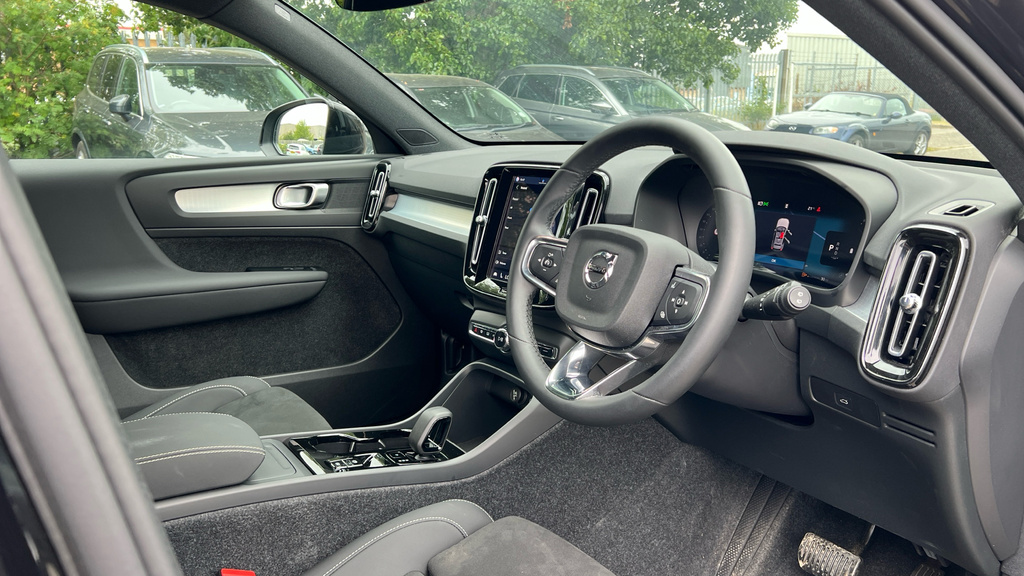 Volvo XC40 Xc40 2.0 B3p Plus Black Edition FP75HFF Black #4