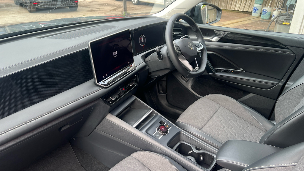 Volkswagen Tiguan Tiguan 1.5 Etsi 150 Match Dsg GJ75OVH Grey #2