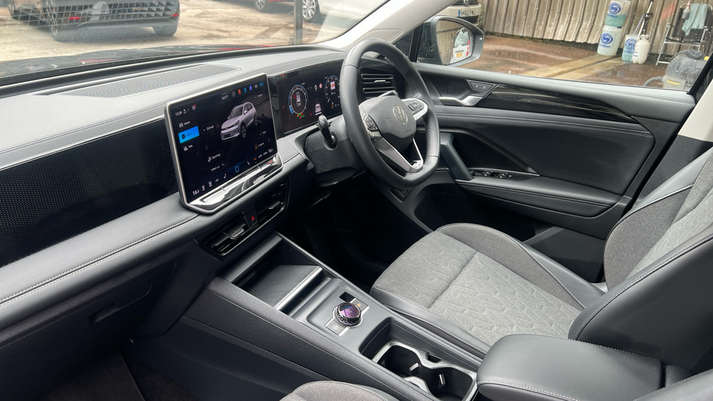 Volkswagen Tiguan Tiguan 1.5 Etsi 150 Match Dsg WF25CUX Black #2