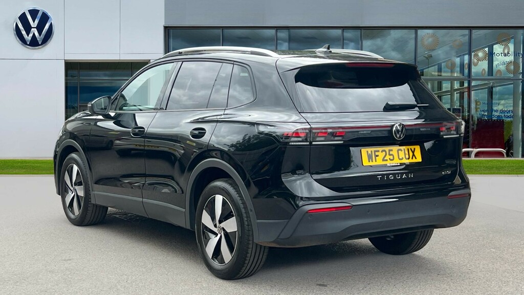 Volkswagen Tiguan Tiguan 1.5 Etsi 150 Match Dsg WF25CUX Black #3