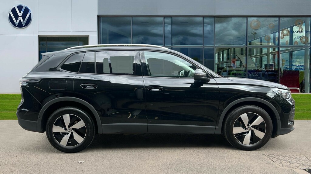 Volkswagen Tiguan Tiguan 1.5 Etsi 150 Match Dsg WF25CUX Black #4
