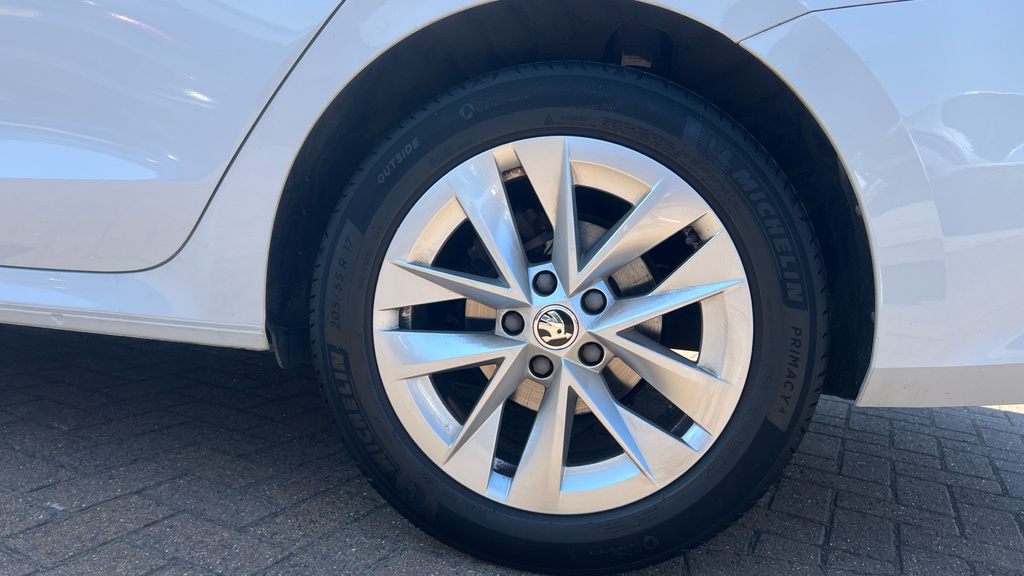 Skoda Octavia Octavia 1.5 Tsi E-tec Se L Dsg White #5