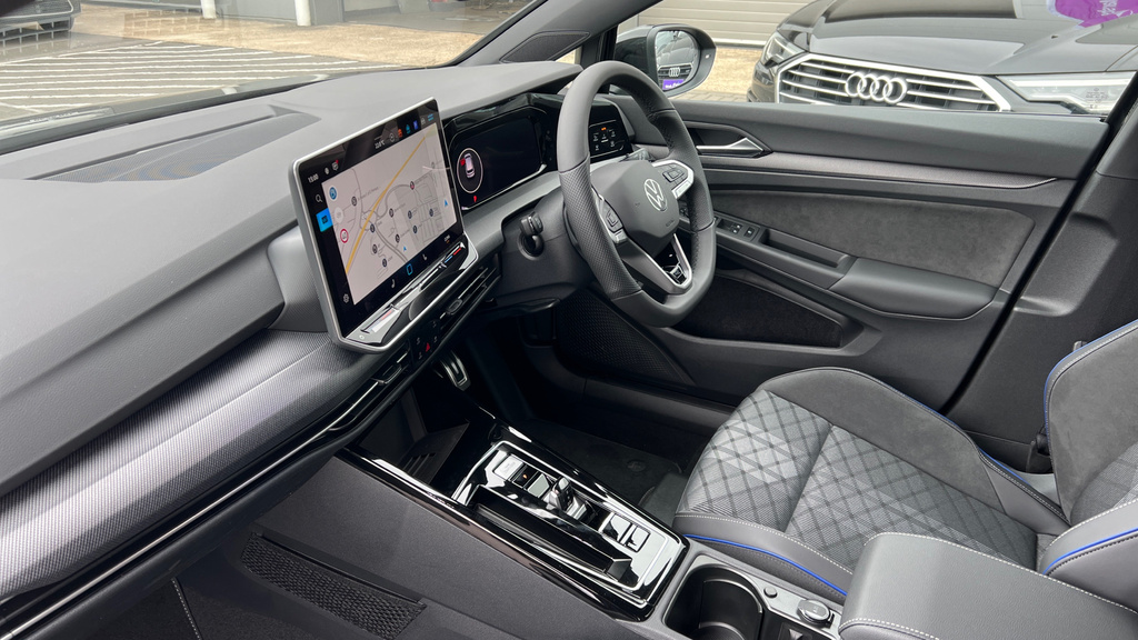 Volkswagen Golf Golf Hatch Black Edition 1.5 Etsi 150 Ps 7-Speed D Black #2