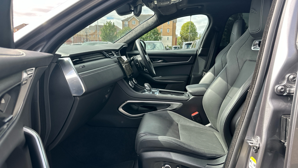 Jaguar F-Pace Jaguar F-pace Estate 3.0 D300 R-dynamic Hse Grey #3