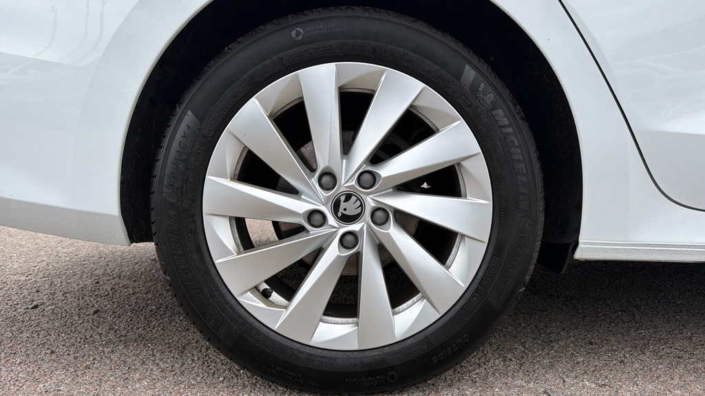 Skoda Octavia Octavia 1.5 Tsi 150 Se L EF25JEJ White #5