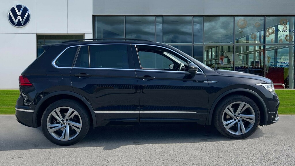Volkswagen Tiguan Volkswagen Tiguan Estate Special Edi 1.5 Tsi 150 R RE73HZA Black #4