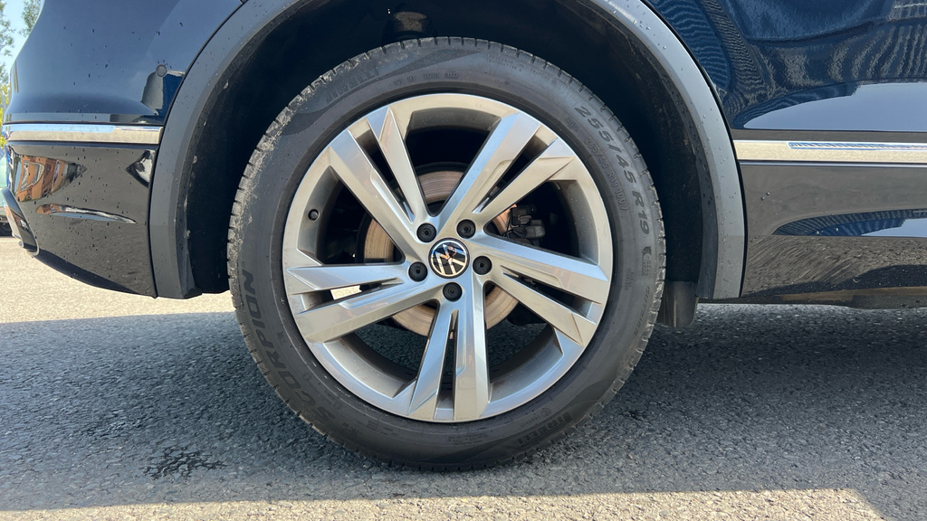 Volkswagen Tiguan Volkswagen Tiguan Estate Special Edi 1.5 Tsi 150 R RE73HZA Black #5