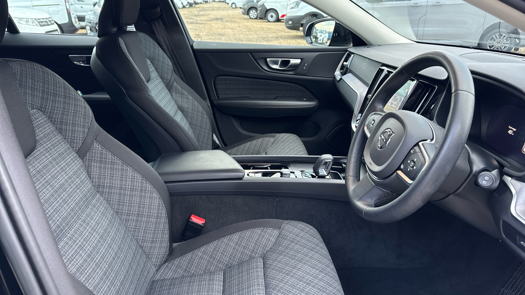 Volvo V60 V60 2.0 B3p Core 7 Speed Black #6