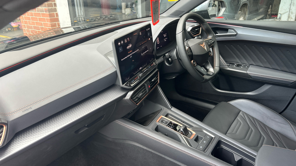 Cupra Leon Leon 1.5 Etsi 150 V3 Dsg KW75TLU Black #2