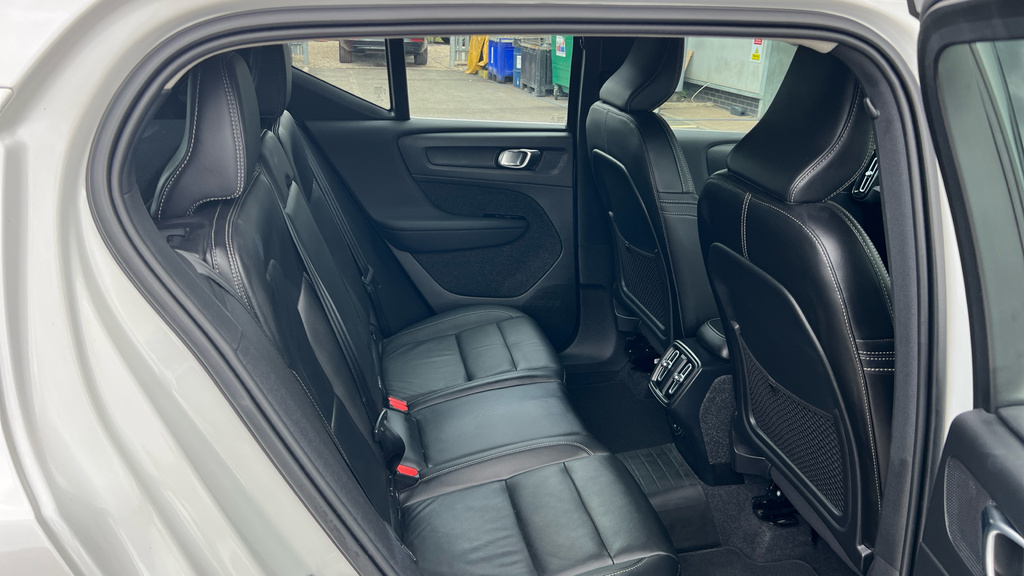 Volvo XC40 Xc40 2.0 B4p Inscription Pro White #6
