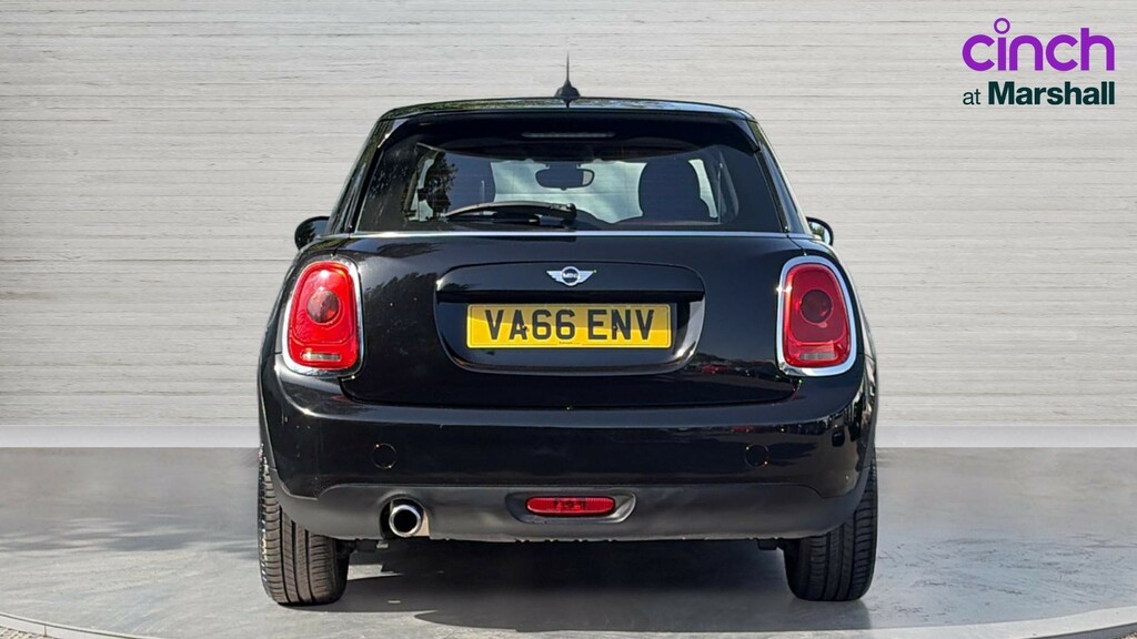 Mini Hatch Hatchback 1.5 Cooper D Black #4