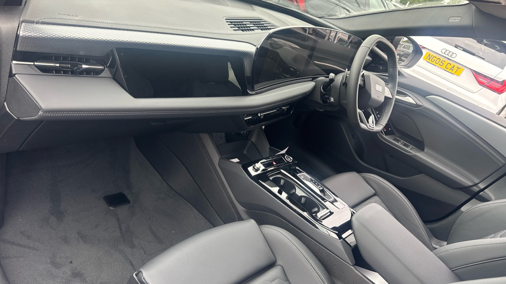 Audi A6 Avant A6 270Kw Performance 100Kwh S Line KM75MVU Black #2