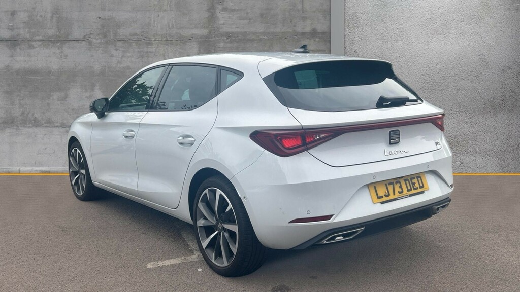 Seat Leon Leon 1.5 Etsi 150 Fr Sport Dsg White #3
