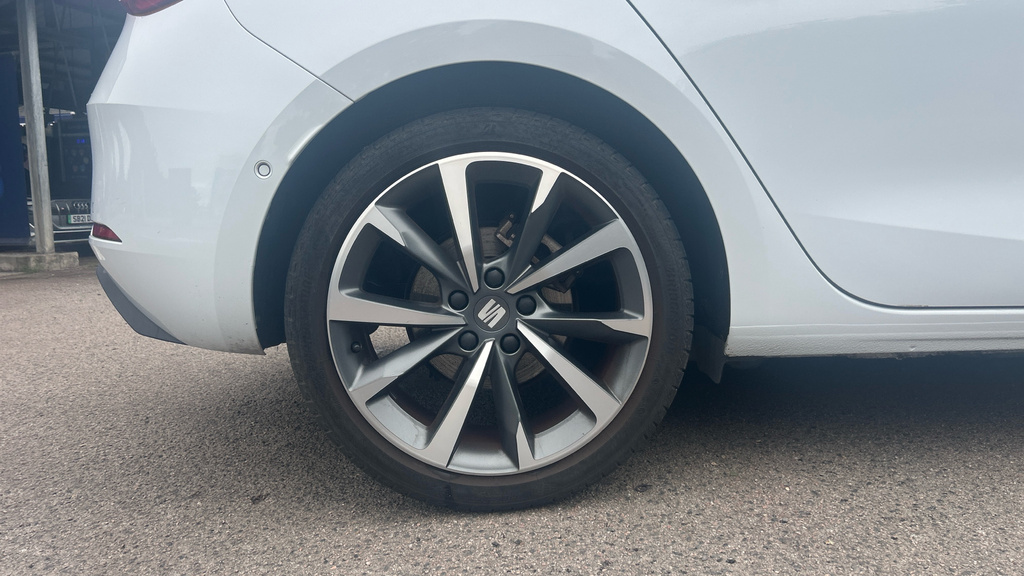 Seat Leon Leon 1.5 Etsi 150 Fr Sport Dsg White #5