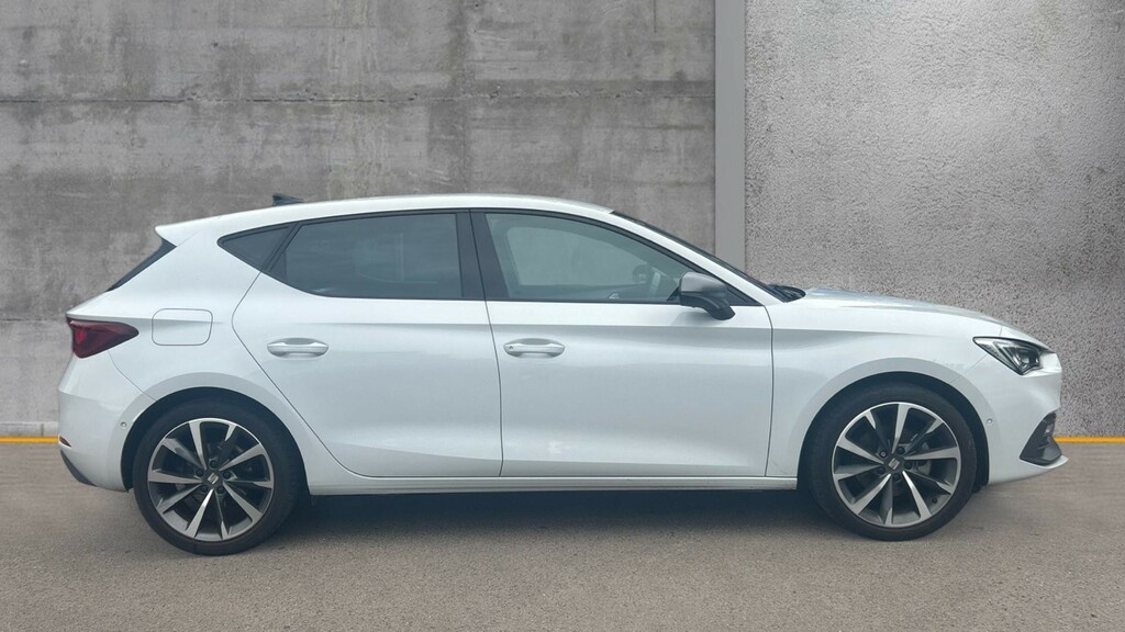 Seat Leon Leon 1.5 Etsi 150 Fr Sport Dsg White #4