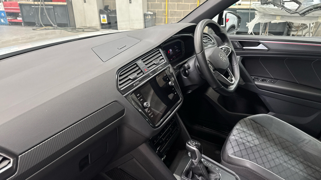 Volkswagen Tiguan Tiguan 1.5 Tsi 150 R-line Dsg LP23HCC White #2