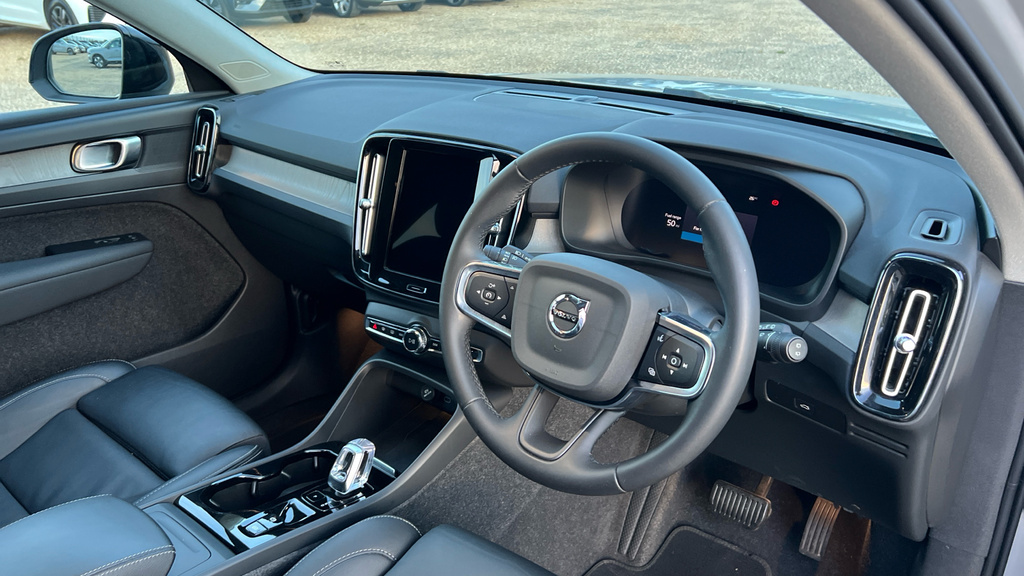 Volvo XC40 Xc40 2.0 B3p Plus Dark CJ23UEM Silver #4