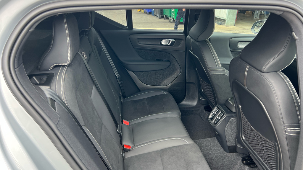 Volvo XC40 Xc40 2.0 B4p Ultimate Dark SR23FZU Grey #6