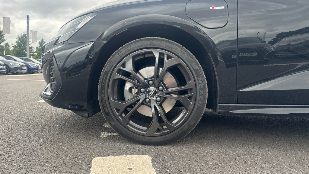 Audi A3 A3 1.5 Tfsi E 204 Black Edition S Tronic LN26MZV Black #5