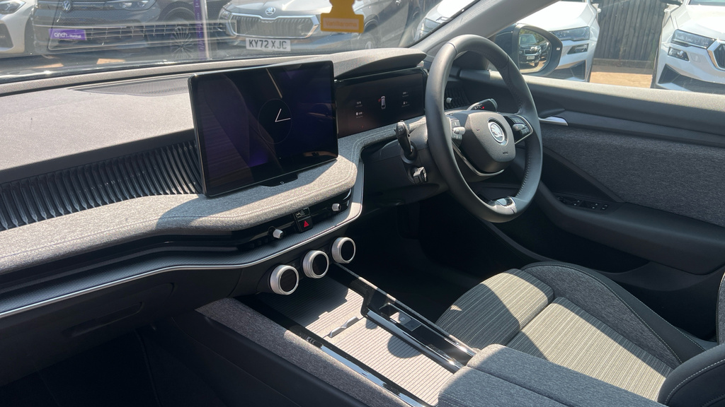 Skoda Superb Superb 1.5 Tsi Iv Se Technology Dsg EU74DFX Black #2