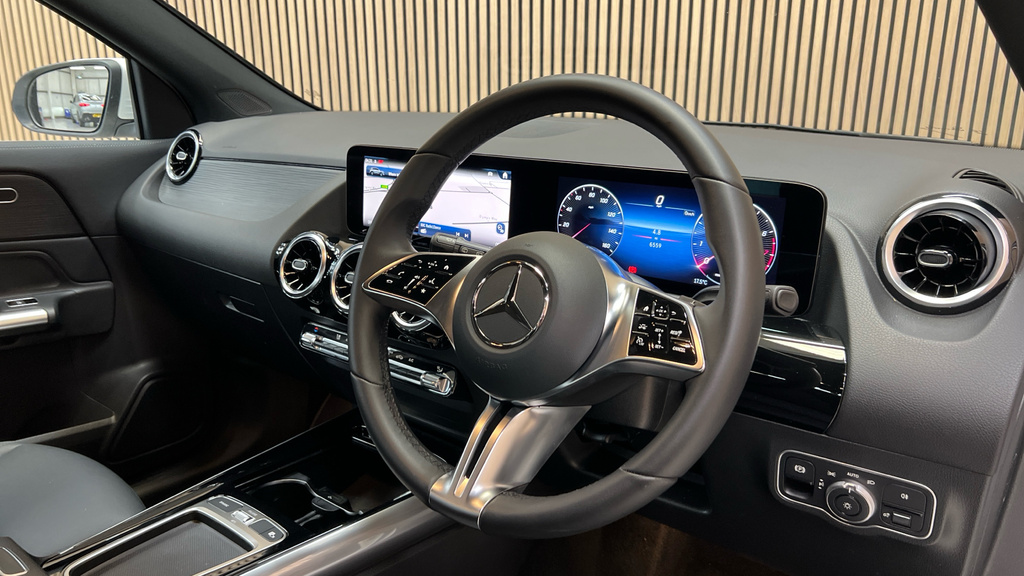 Mercedes-Benz GLA Class Gla 180 Sport Edition LF75XGD White #3