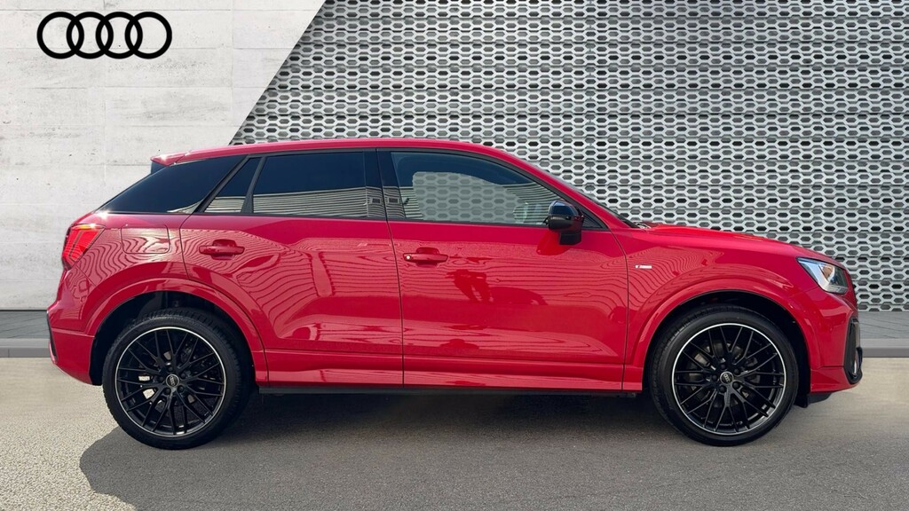 Audi Q2 Q2 35 Tfsi Black Edition S Tronic OV23GXF Red #4