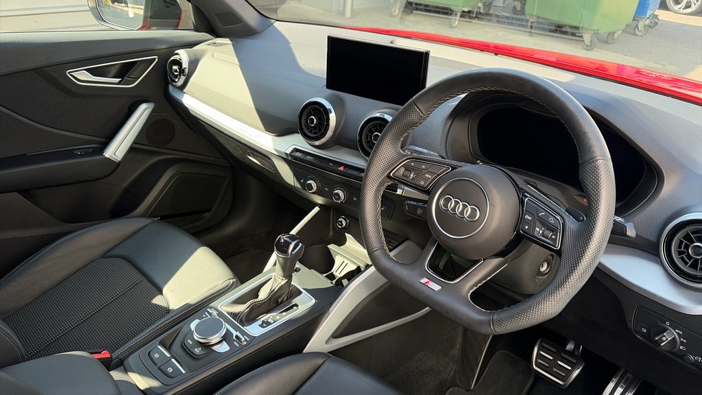 Audi Q2 Q2 35 Tfsi Black Edition S Tronic OV23GXF Red #6