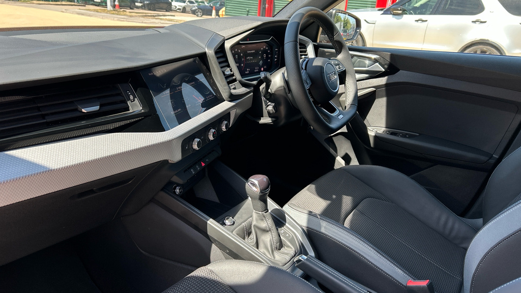 Audi A1 A1 25 Tfsi Black Edition S Tronic Red #2