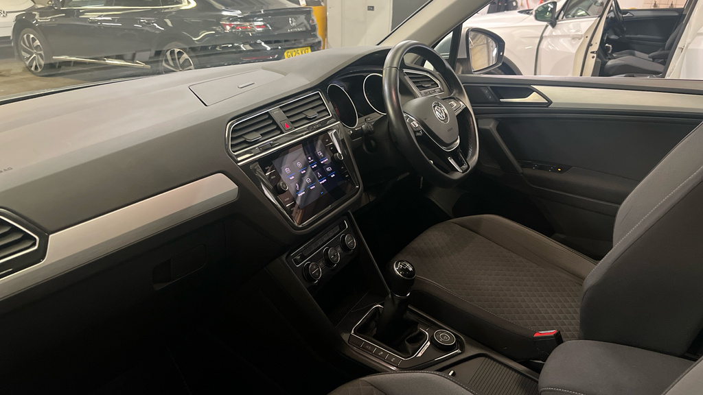 Volkswagen Tiguan Tiguan 2.0 Tdi 150 4Motion Match GV69ZJE Silver #2