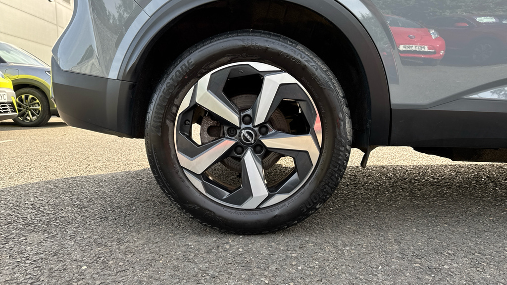 Nissan Qashqai Qashqai 1.3 Dig-t Mh 158 N-connecta Xtronic SW72OZH Grey #4