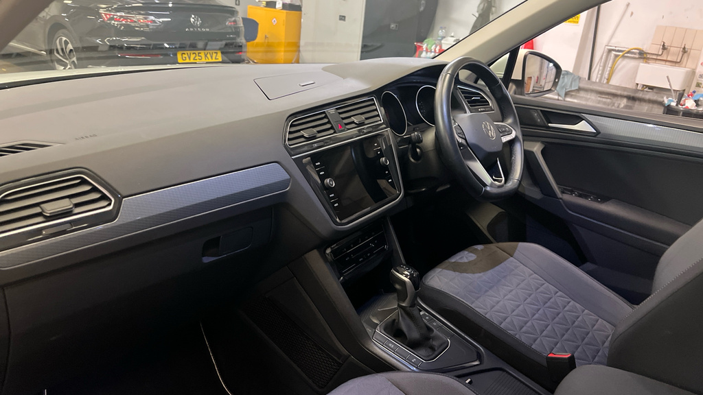 Volkswagen Tiguan Tiguan 1.5 Tsi 150 Life Dsg GV22MWK White #2